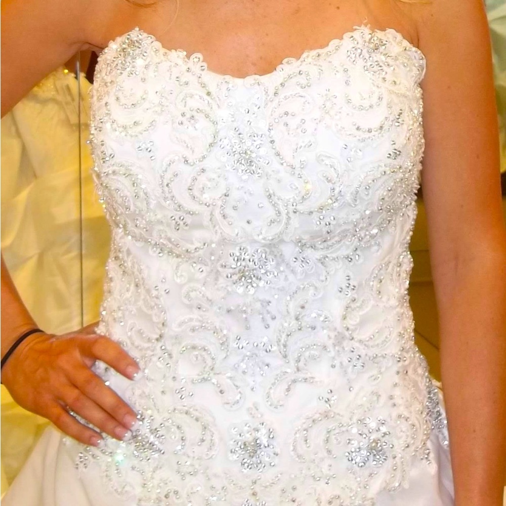 NWT Demetrio’s wedding gown. Size 2